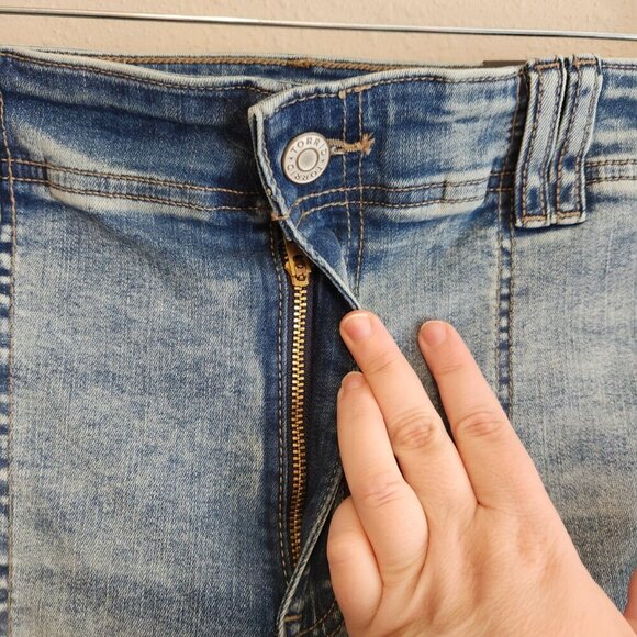 Torrid Jogger Super Soft Mid-Rise Jeans NWT Size 20 - Picture 5 of 11